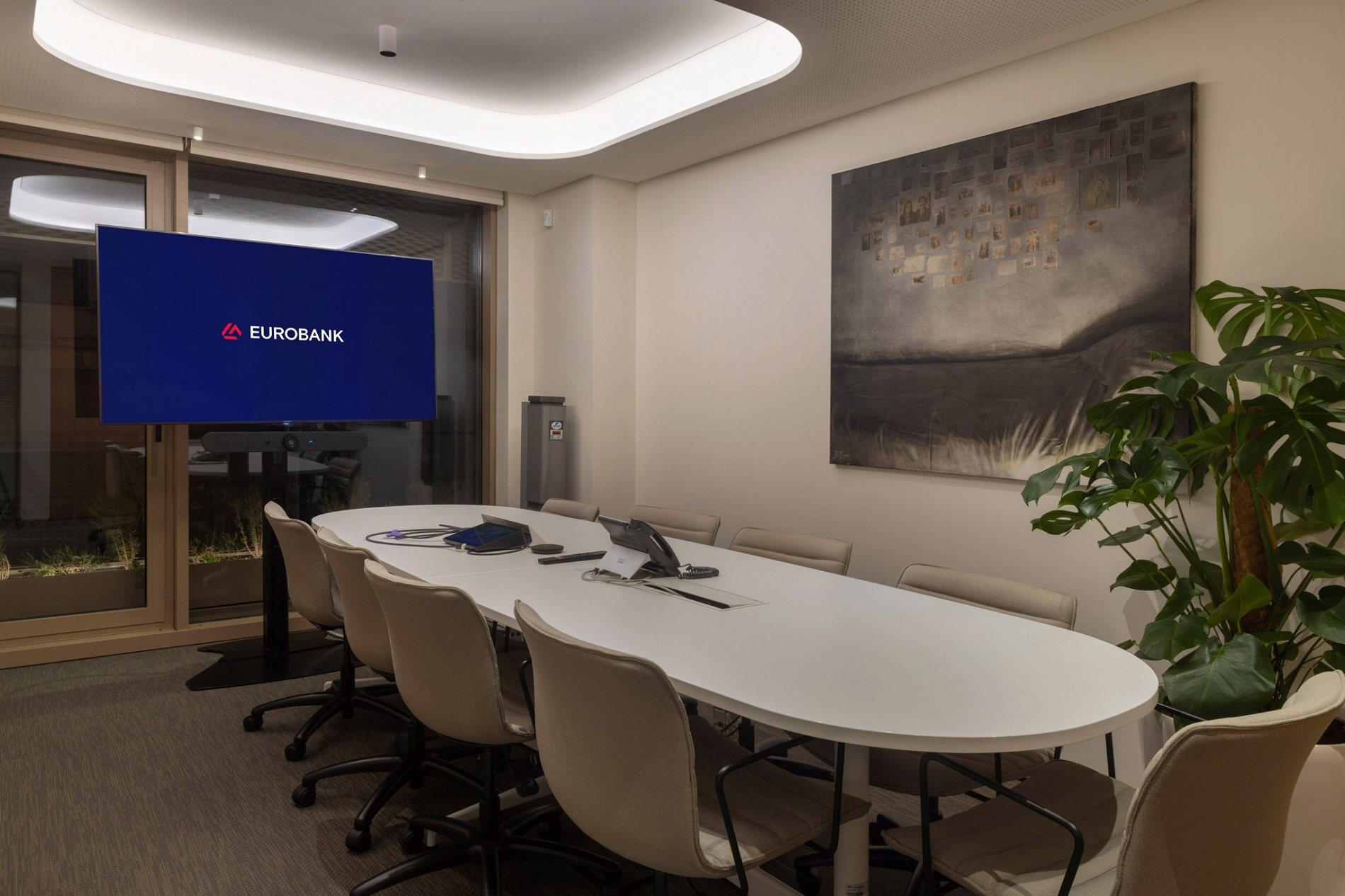 eurobank-signature room.jpg